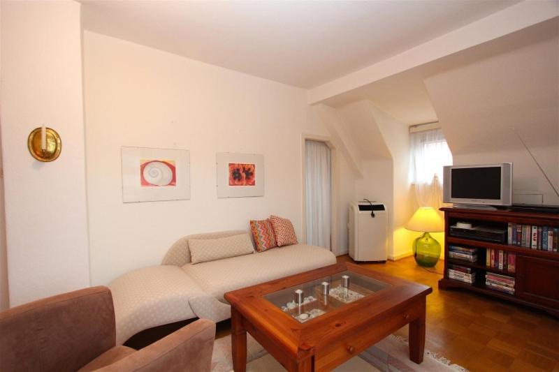 Private With 2 Bathrooms Apartment *