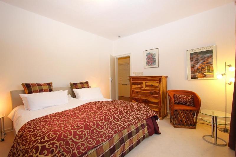 Private With 2 Bathrooms Apartment *