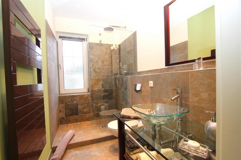 Private With 2 Bathrooms Apartment Hannover
